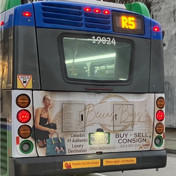 Meet your Posher, Beccas - Picture 2 of 3